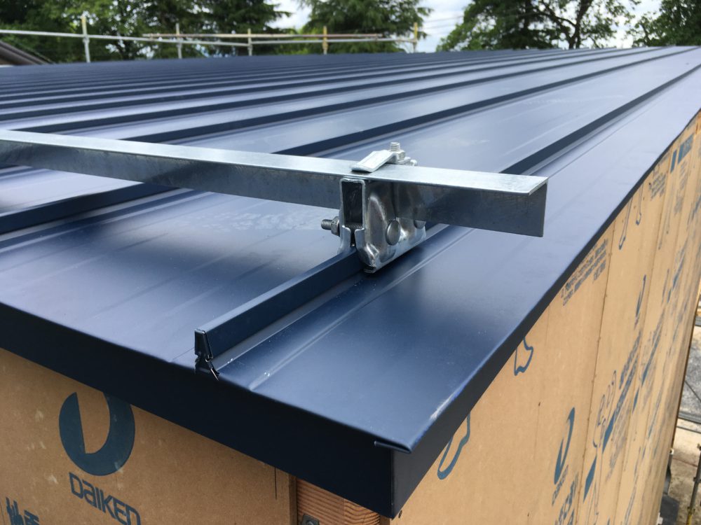 屋根工事✨オフィスに看板設置しました