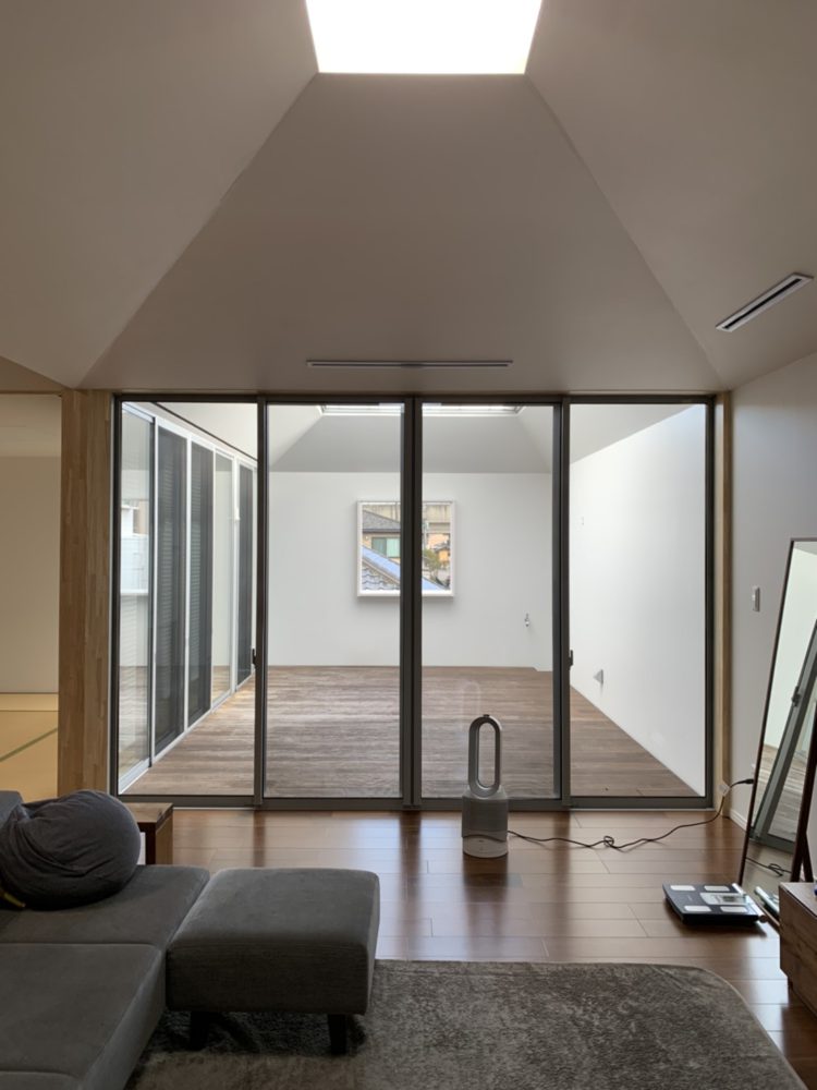 大きな窓からの